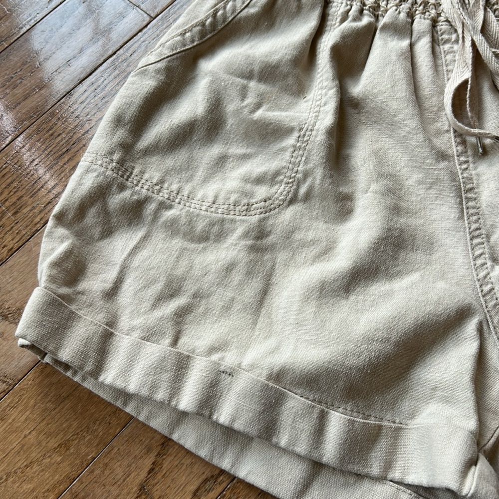 Shorts size small - Picture 4 of 7